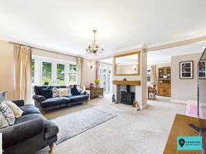 Sitting Room / Dining Area - click for photo gallery